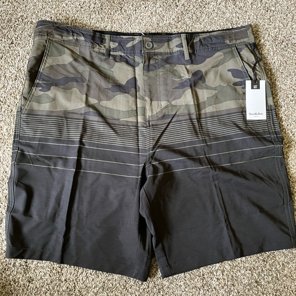 Goodfellow & Co. Men's Green Camo Hybrid Swim Shorts Size 40 NWT - Picture 1 of 7